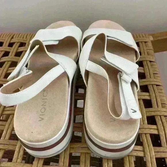 Vionic Women’s Brielle Croco Sandals - Picture 5 of 7